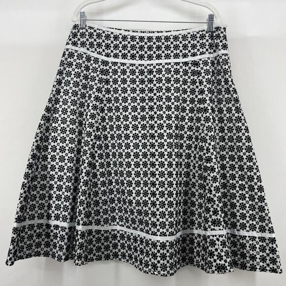 Jones New York Size 14 Eyelet Circle Knee Length Skirt Black White Floral Circle - Picture 1 of 6